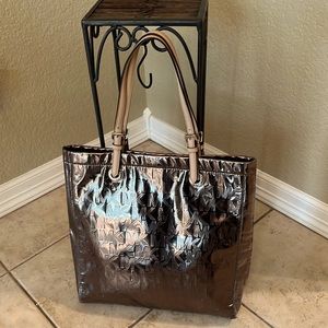 MICHAEL KORS Patent Tote bronze with light tan straps